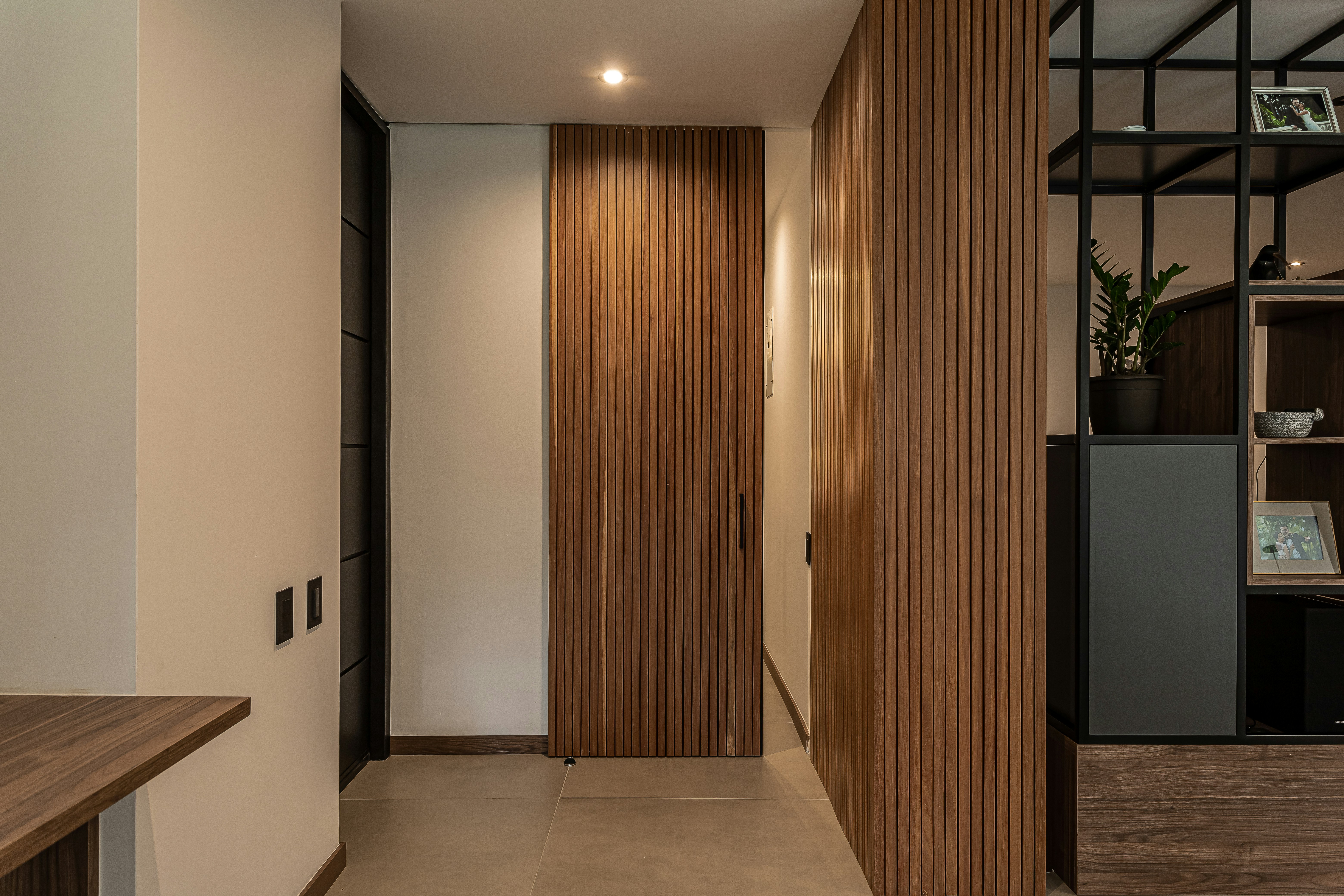 Hallway with Wooden Door - Photo by Lissete Laverde on Unsplash